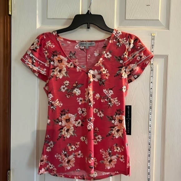 NWT-absolutely famous-S-pink floral-V-neck, lightweight, short sleeve top/blouse - Picture 1 of 11